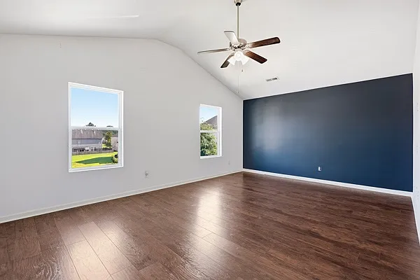 4599 Woodford Cir — Photo 8