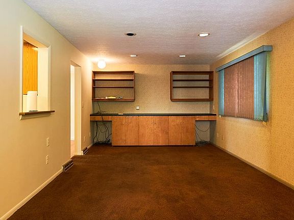 3rd image of 23302 Beachwood Blvd