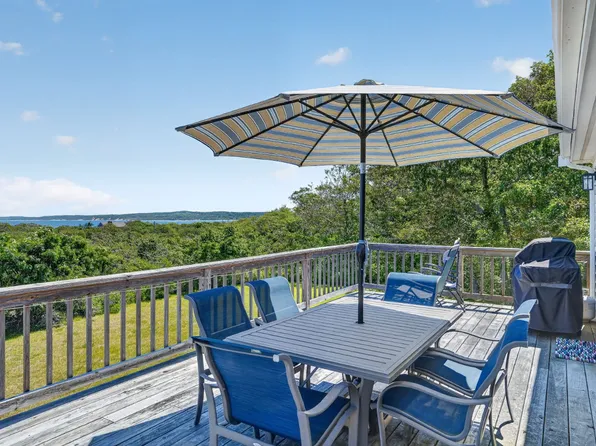 12 Lobsterville Rd, Aquinnah, MA 02535
