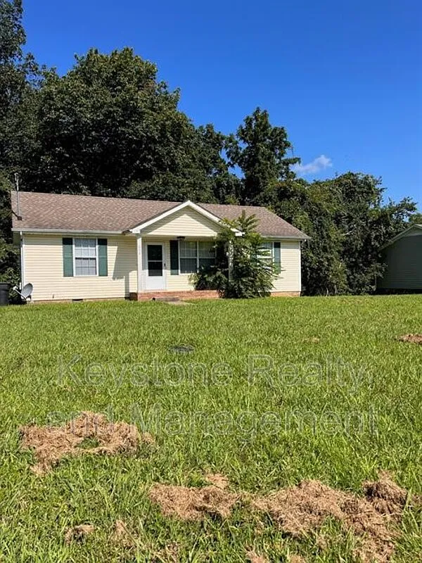 3 bed, 1.0 bath, 1000 sqft, $1,050 — Photo 1