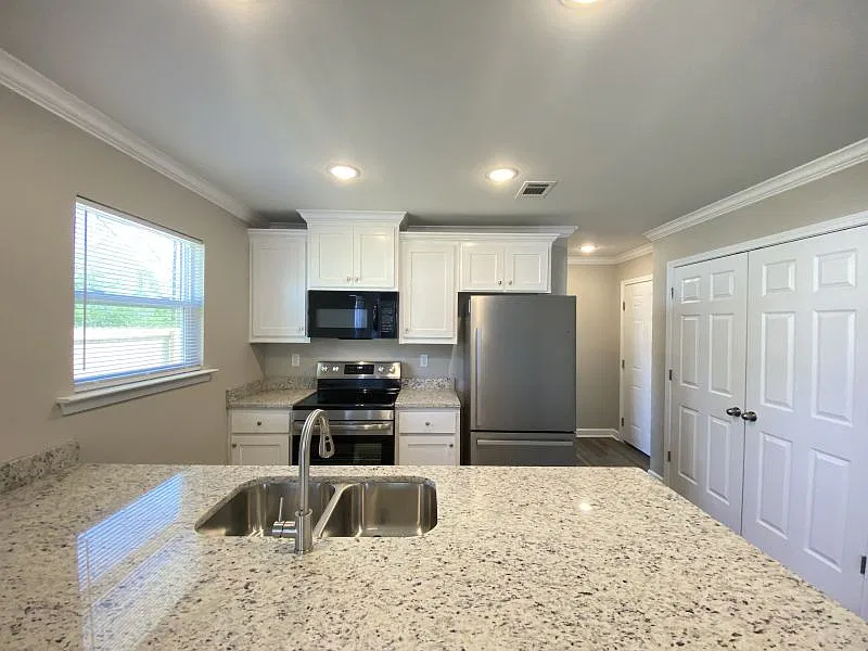 112 Pulaski Dr — Photo 2