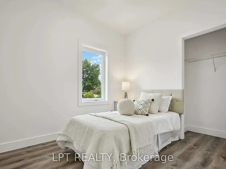 19 Hatfield Cres — Photo 2
