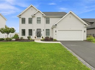 11 Hickory Ln, Lancaster, NY 14086
