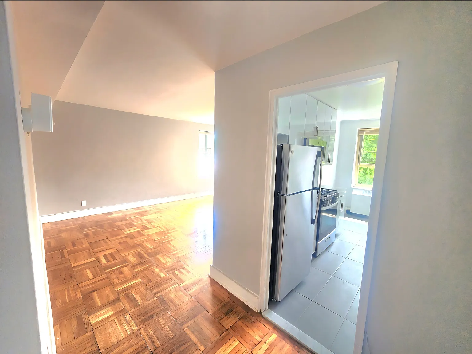 1 bed, 887 sqft, $2,200 — Photo 3
