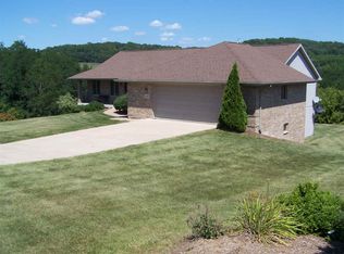 8382 Wildlife Rdg, Dubuque, IA 52003