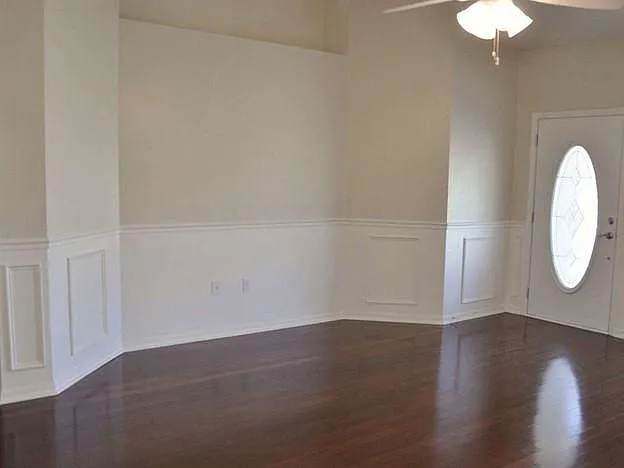 3 bed, 1350 sqft, $2,350 — Photo 3
