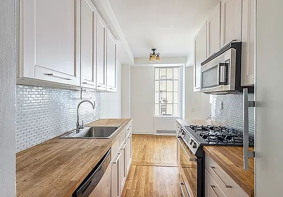 4th image of 353 W 56th St APT 6I