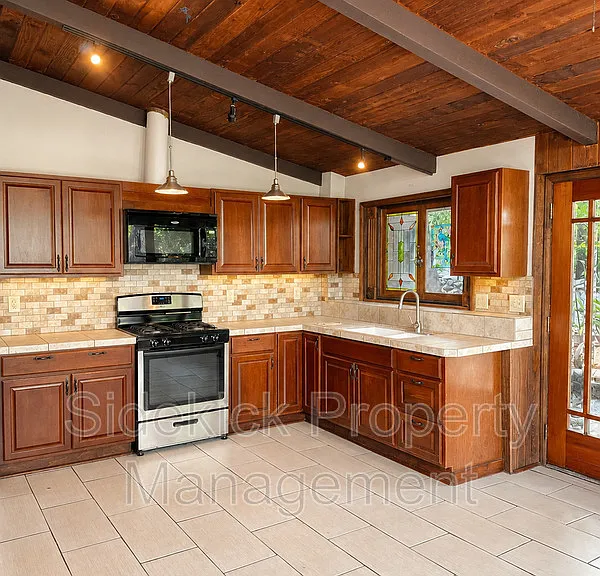 730 Orange Dr — Photo 11