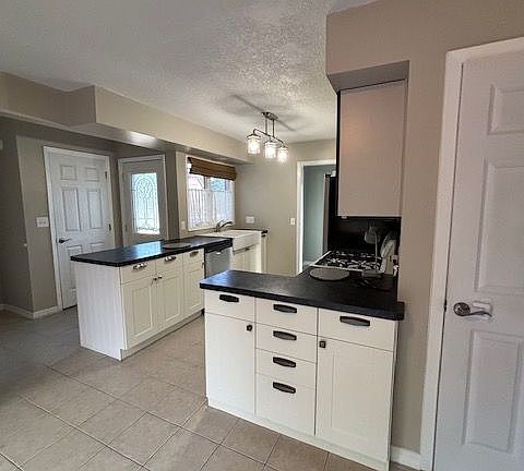 2nd image of 809 River St