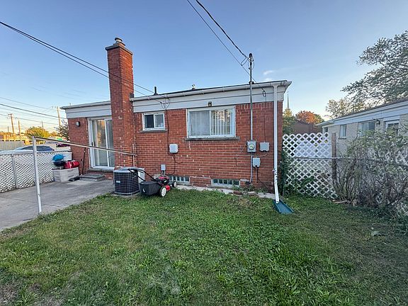 4th image of 24104 Hass St