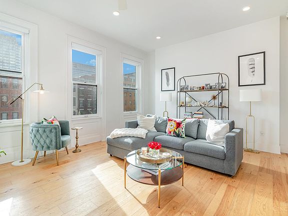 3rd image of 1003 Walnut St #309