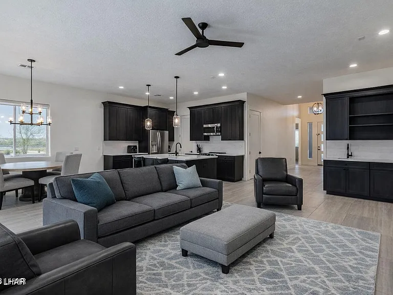 1631 E Laurel Dr — Photo 10