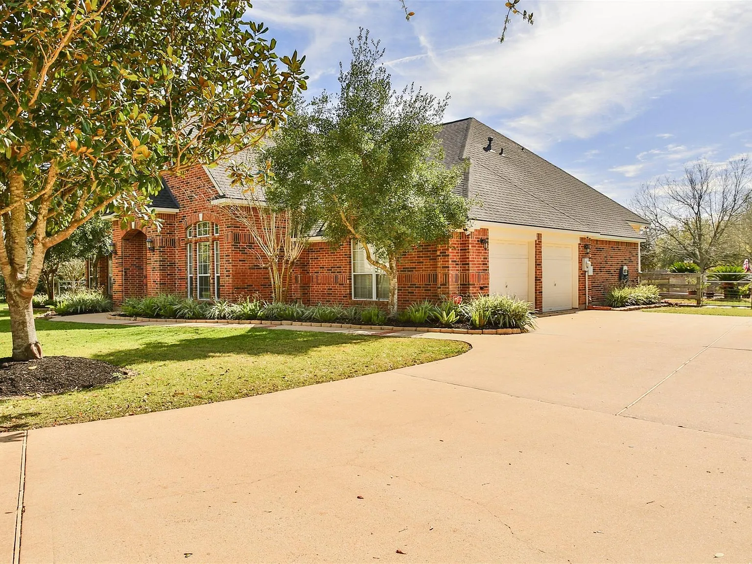 4 bed, 3.5 bath, 3467 sqft, $5,600 — Photo 3
