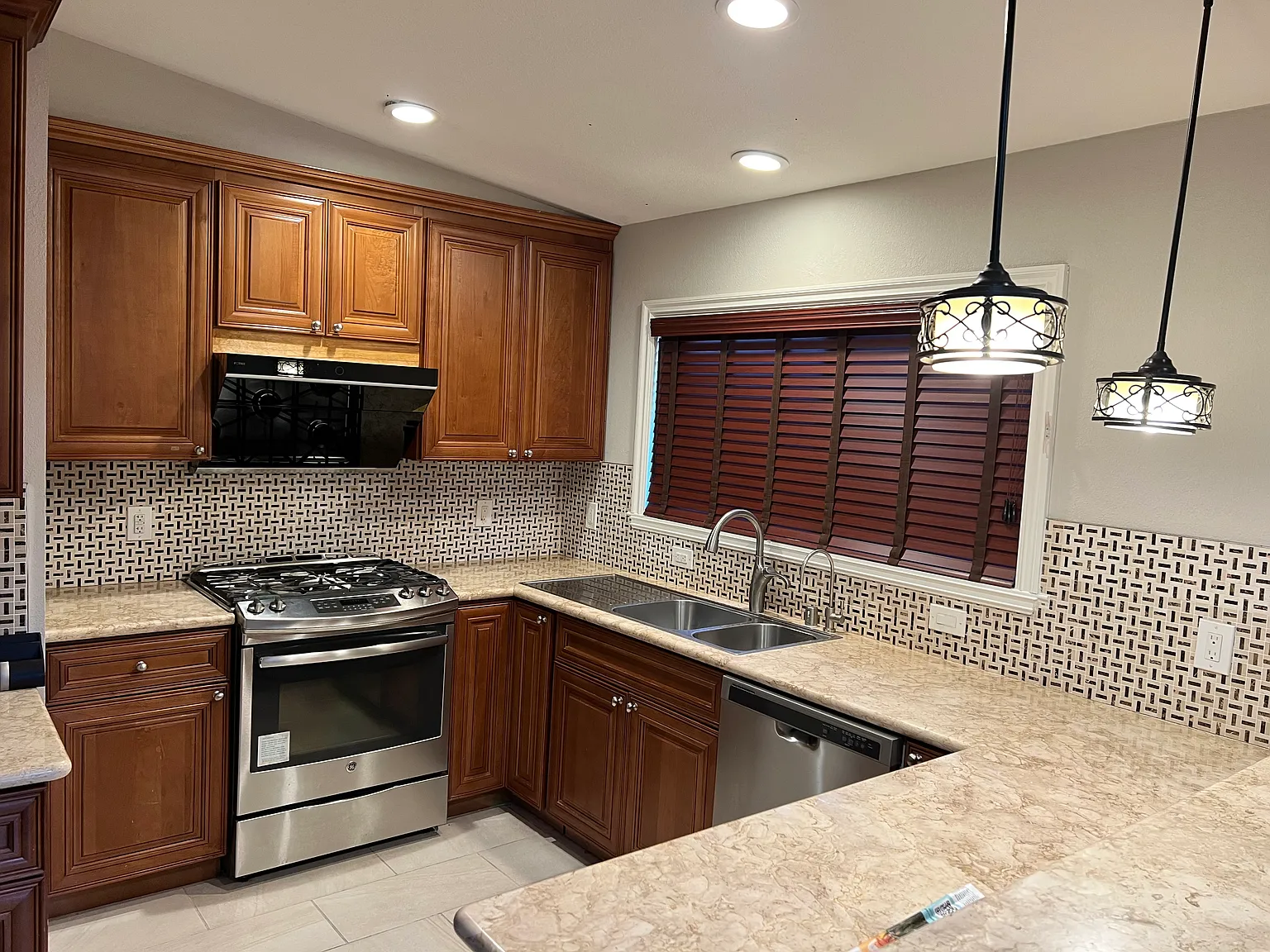 4 bed, 1437 sqft, $5,400 — Photo 3