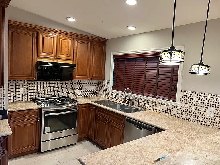 1294 Crowley Ave — Photo 3