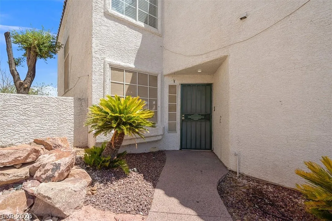 3 bed, 2.5 bath, 1806 sqft, $2,095 — Photo 3