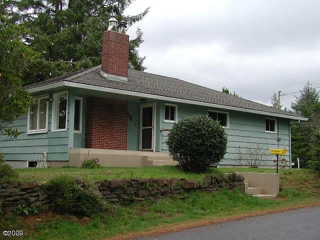 1st image of 105 Hillcrest St