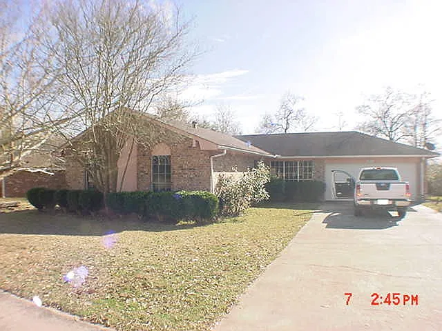 1011 MeadowBrook — Photo 1