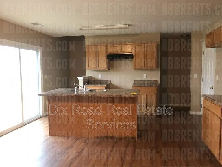 449 Draft Ct — Photo 6