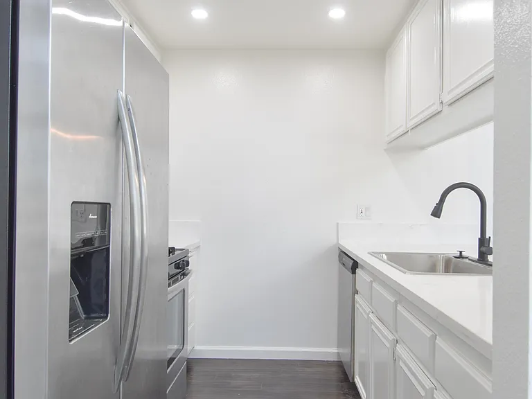 1727 Glendon Ave #208 — Photo 30