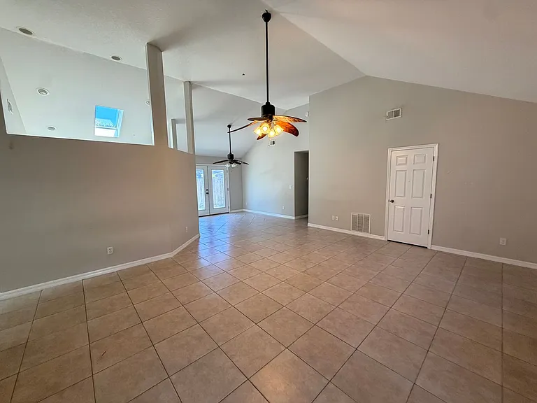 527 Terrier Way — Photo 2