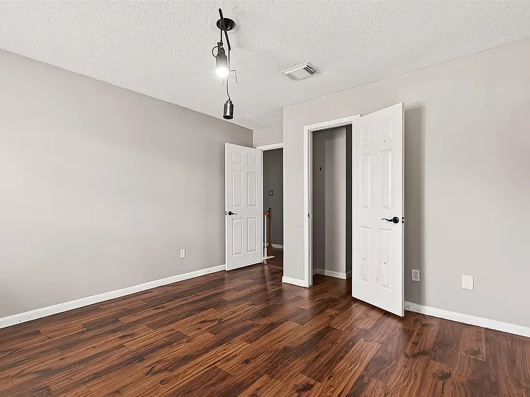 20211 Salzburg Ln — Photo 30