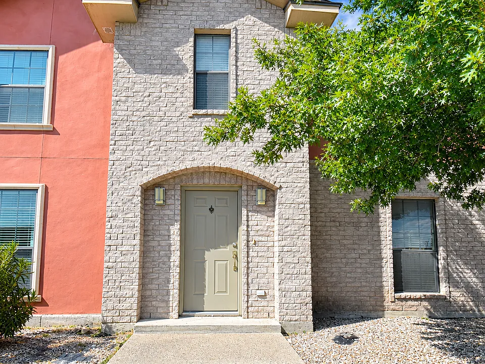 109 Ramon Cardenas Dr #C