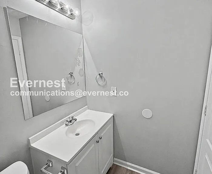 8609 Thomas Ln — Photo 8