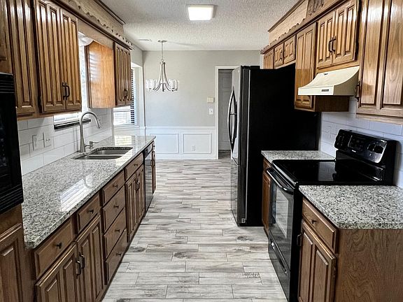 4th image of 404 S Dogwood Ave
