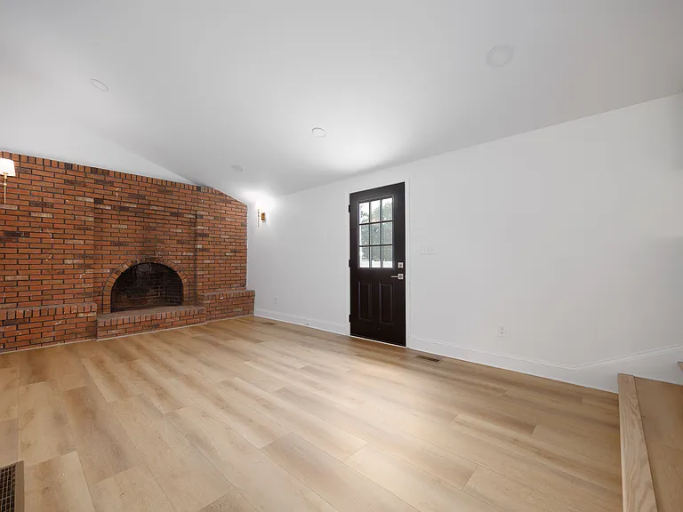 1574 Dyer Rd — Photo 12