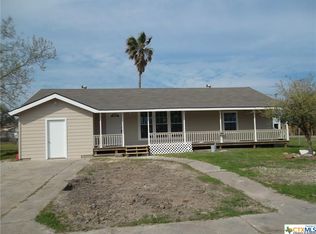 114 Del Mar St, Refugio, TX 78377