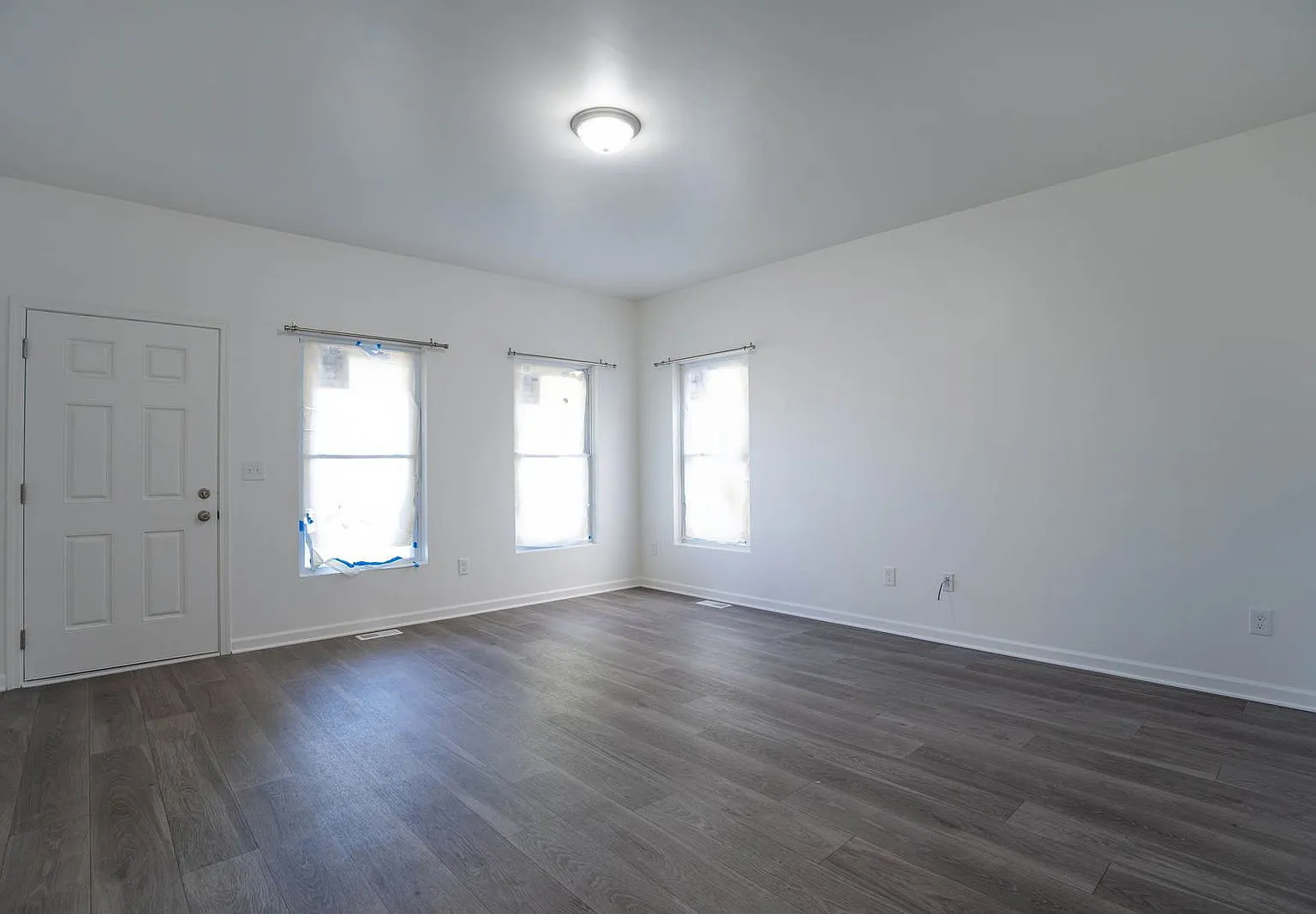 5 bed, 2.0 bath, $3,185 — Photo 2