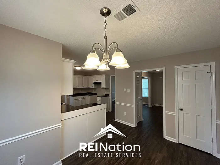 4 bed, 2.5 bath, 2124 sqft, $2,195 — Photo 4