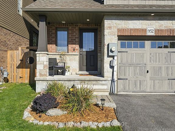 3rd image of 952 Cook Dr