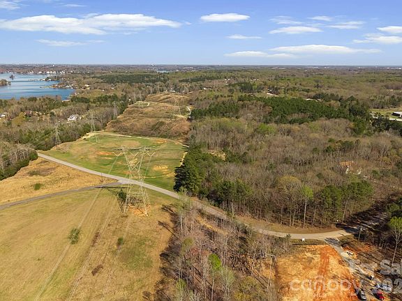 3rd image of 1348 Foxridge Rd