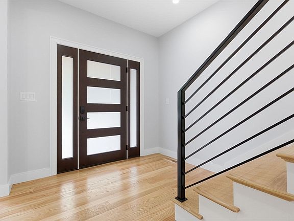 4th image of 174 Winn St