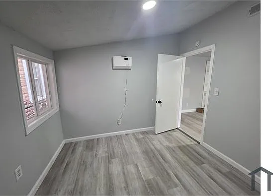 2504 Collier St — Photo 13