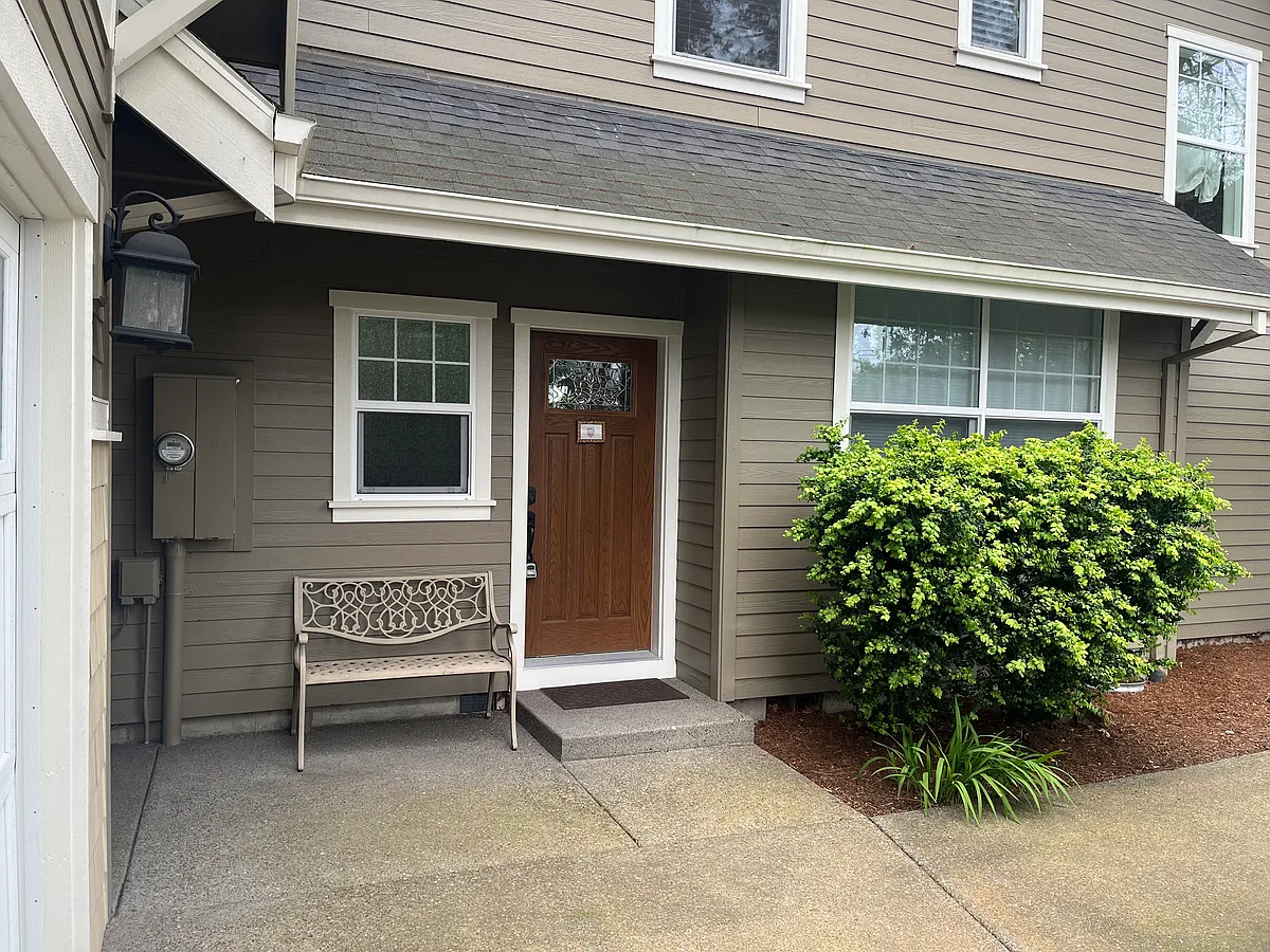 Building Photo - 10040 SW 90th Ave