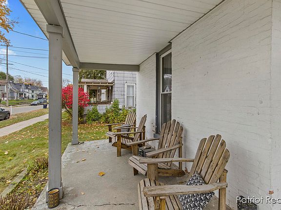 5th image of 30 Sweet St NE