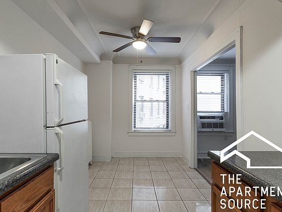 3rd image of 2756 N Pine Grove Ave APT 305