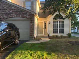 214 Wellington Cir, Gurnee, IL 60031