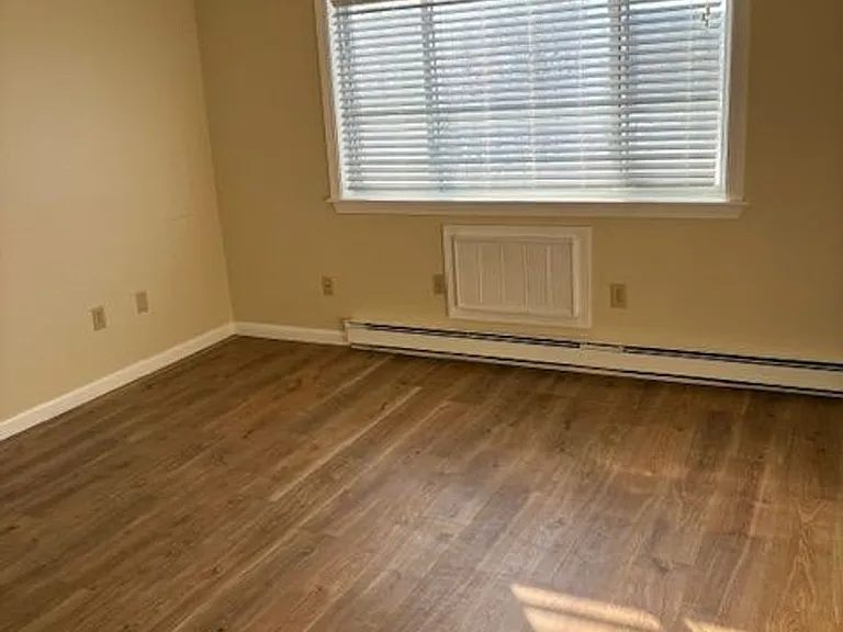 288 Pine St — Photo 17