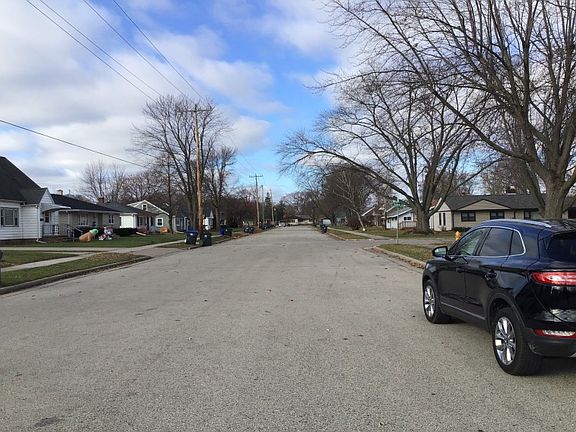 4th image of 906 Sherry St