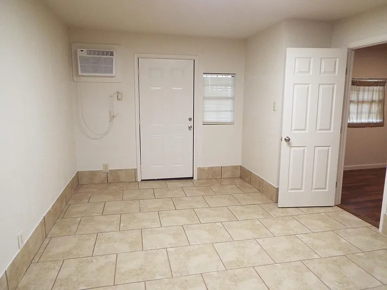 2519 Hicks Ave #2 — Photo 10