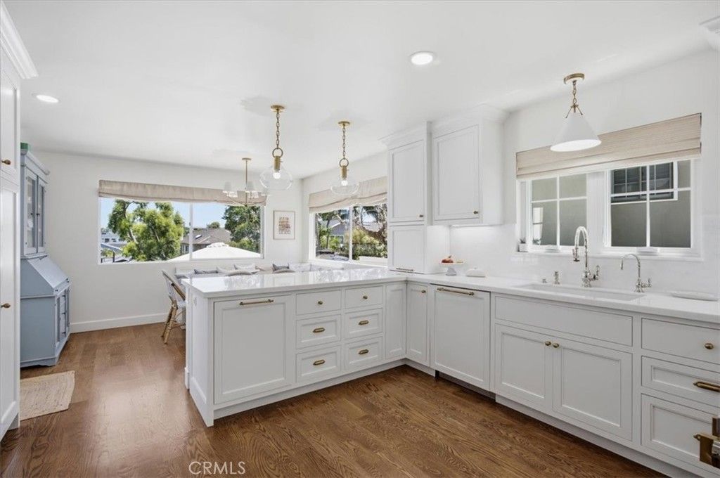 Apartment in Manhattan Beach, Hill Section, Los Angeles - More