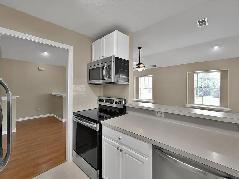 1141 Lovett St — Photo 13