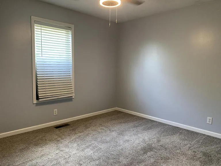 689 Artic Ave — Photo 5