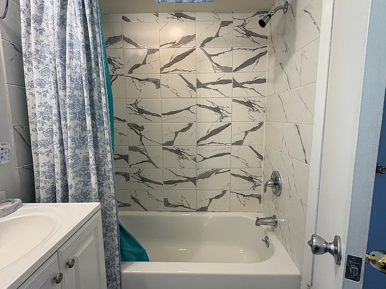Carey Avenue Apartments — Photo 14