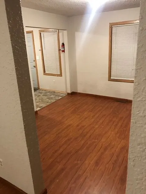 Lower Unit on a corner lot - Close to Everything! — Photo 4