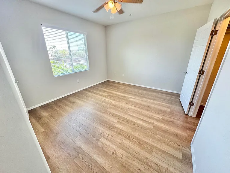 6868 Sky Pointe Dr #1036 — Photo 20